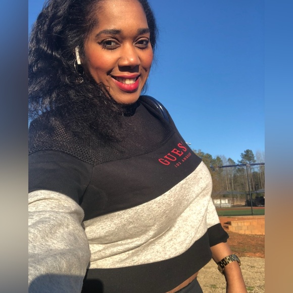 *SALE*Guess Crop Long Sleeve Sweat Shirt - Picture 3 of 9